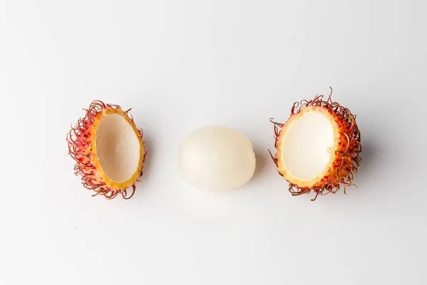 Rambutan Isolado Branco Com Caminho Recorte Rambutan Fresco Doce Fruta — Fotografia de Stock