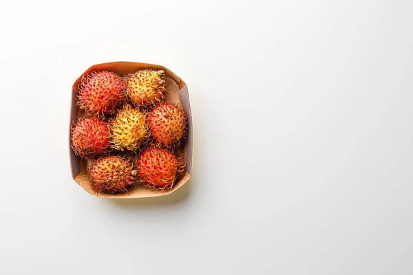 Rambutan Isolado Branco Com Caminho Recorte Rambutan Fresco Doce Fruta — Fotografia de Stock