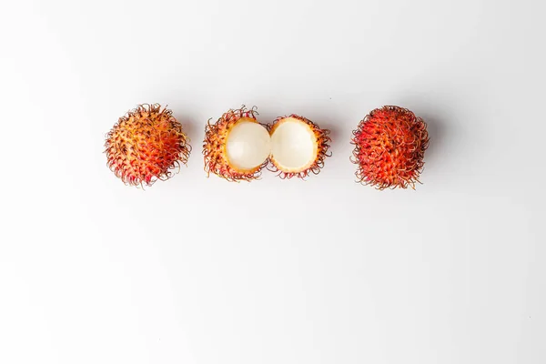 Rambutan Aislado Blanco Con Camino Recorte Fresco Rambutan Dulce Deliciosa —  Fotos de Stock