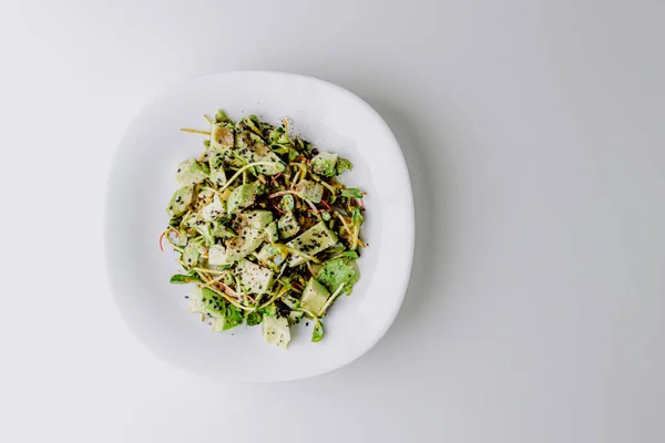 Salada Mistura Fresca Com Abacate Molho Contexto Concreto Salada Saudável — Fotografia de Stock