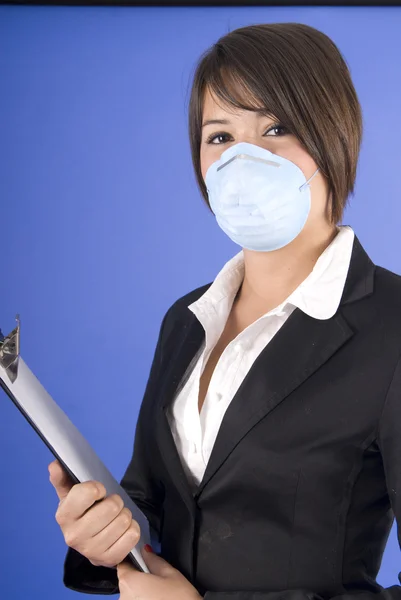 Виконавча жінка з захисною маскою для свинячого грипу — стокове фото