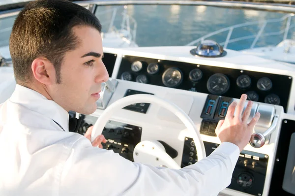 Elegante Man Bij Yatch Control — Stockfoto