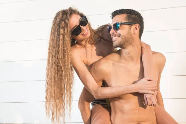 Young Couple Sunglasses Enjoying Sun Sea Spring Summer — Stock Photo, Image