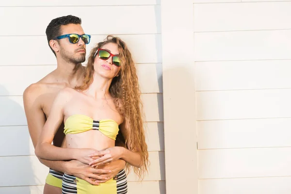 Young Couple Sunglasses Enjoying Sun Sea Spring Summer — Stock Photo, Image