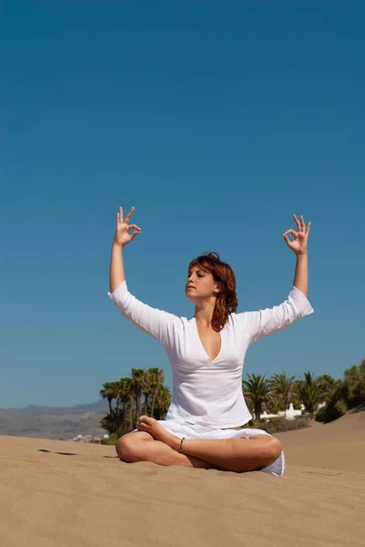 Woman Doing Meditation Poses Sand Dunes Blue Sky — Stock Photo, Image