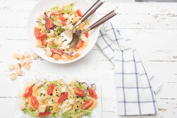 Pastasallad Med Rotinni Och Grönsaker — Stockfoto