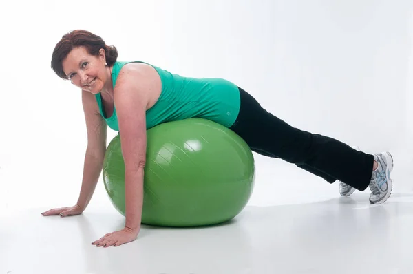 Anni Donna Anziana Che Ginnastica Sfondo Bianco — Foto Stock