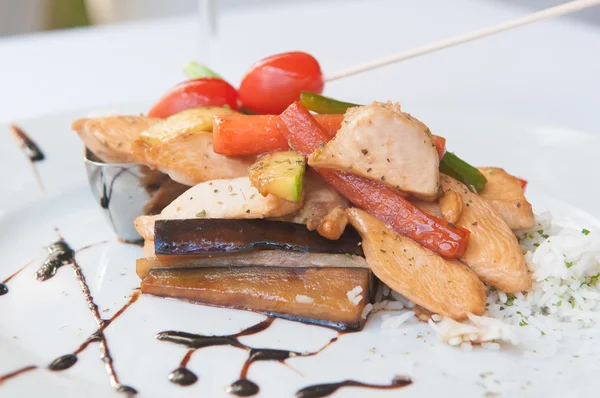 Chicken with rice and vegetables — Stock Photo, Image