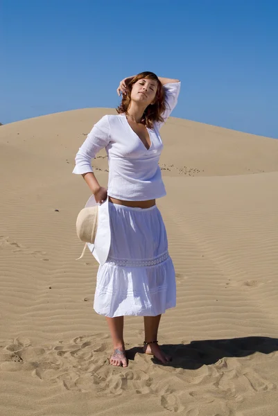 Beautiful woman walking in the desert — Stock Photo, Image