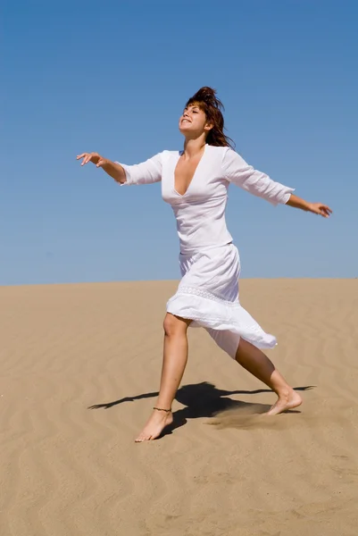 Beautiful woman running in the desert — Stock Photo, Image