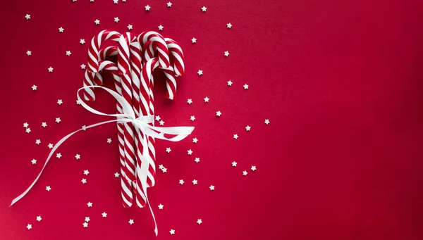 Kerst horizontale achtergrond met snoep stokken — Stockfoto