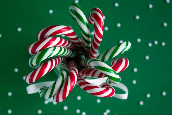 Fundo de Natal com bengalas doces — Fotografia de Stock