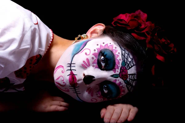 Mujer Japonesa Lleva Cráneo Azúcar Maquillaje Catrina Vestido Tradicional Mexicano — Foto de Stock