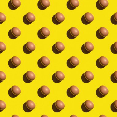 Renkli arka plandaki yumurtaların kusursuz doku yapısı. En az gıda konsepti