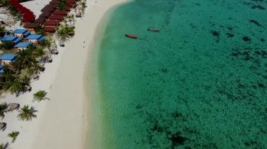 Birds Eye View Kristal Su, Mercanlar ve Boş Plaj, Tayland