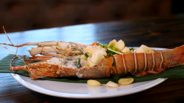 Restaurante de jantar fino - Marisco fresco de luxo, lagosta deliciosa — Vídeo de Stock