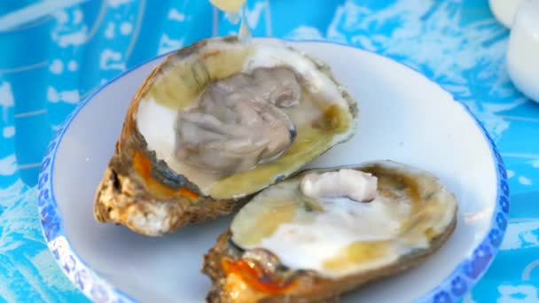 Man Hand Squeeze Lemon on Freshness Oyster in Outdoor Seafood Restaurant — Stock Video