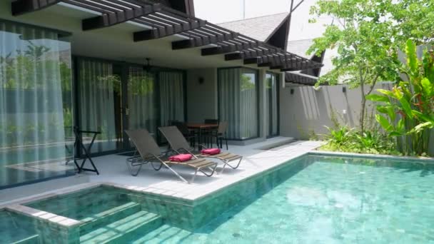 Relax and Leisure on Villa with Two Sunbeds Near Swimming Pool in Hot Summer Day — Stock Video