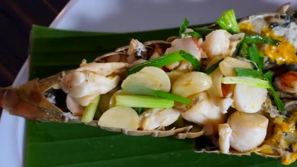 Fine Dining Restaurant: Luxus frische Meeresfrüchte, Hummergericht in Großaufnahme — Stockvideo