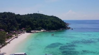 Küçük adaların hava aracı görüntüsü, Ko Lipe, Tayland. Tropikal Kıyı Panoramik