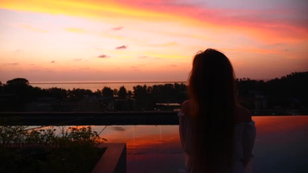Tourist Woman Look Out at Sea and Bright Orange Sunset at Horizon — Stock Video