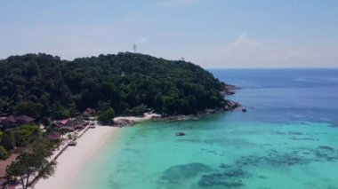 Küçük adaların hava aracı görüntüsü, Ko Lipe, Tayland. Tropikal Kıyı Panoramik