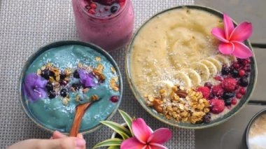 Sağlıklı Kahvaltı Meyveleri, Meyveler ve Granola 'nın En İyi Görüşü