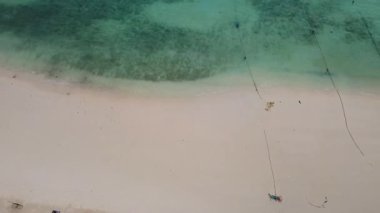 Sandy Sahili yakınlarındaki tropik tatil köyünde Kristal Açık Deniz Suyu kapatıldı