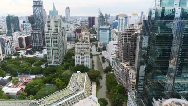 Bangkok City - Thailands huvudstad, Rooftop View on Modern Skyskrapor — Stockvideo