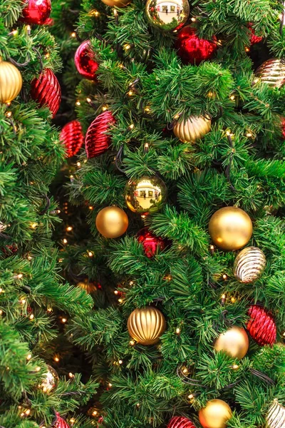 Kerstboom met speelgoed — Stockfoto