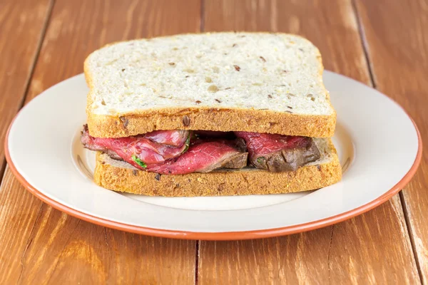 Bread toast with roastbeef on plate — Stock Photo, Image