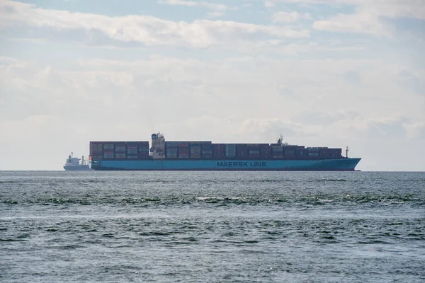 Ett Containerfartyg Som Transporterar Många Containrar Oktober 2020 Vancouver Kanada — Stockfoto