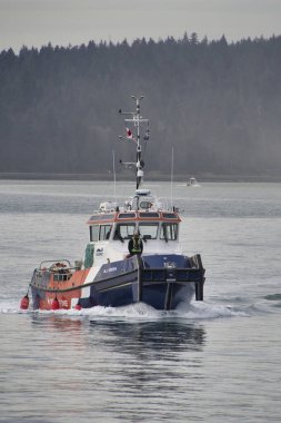 Bir sızıntı müdahale gemisi işinden geri döndü. 3 Mart 2021 Kuzey Vancouver, British Columbia, Kanada