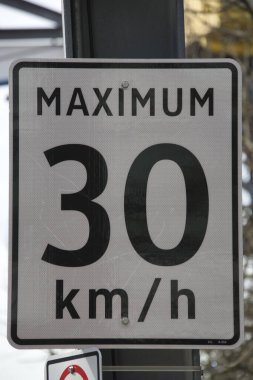 Hız limiti 30 km. Vancouver BC Kanada 