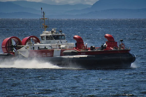Canadian Coast Guard Sovercraft Reste Över Havet Nära West Vancouver — Stockfoto