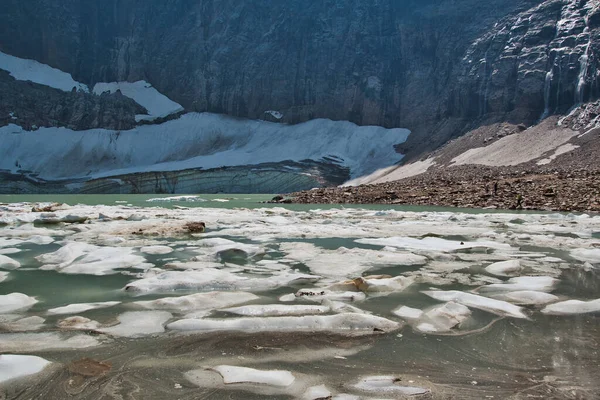 Льды Плавающие Кавеллском Пруду Джаспер Канада — стоковое фото