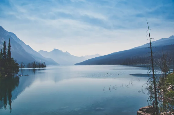 Вид Лечебное Озеро Джаспер Канада Лицензионные Стоковые Фото