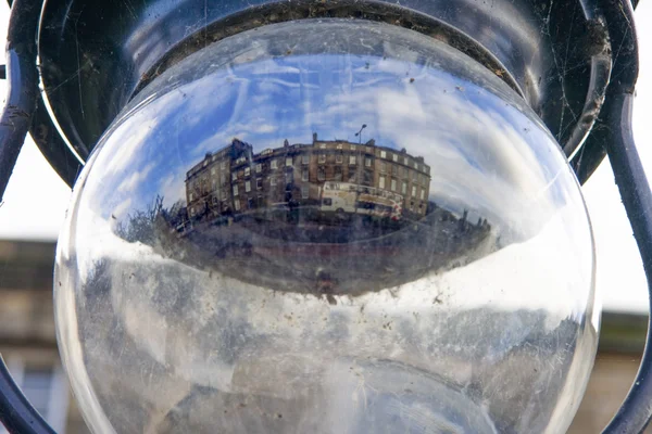 Edinburgh stadtbild reflektiert, schottland — Stockfoto