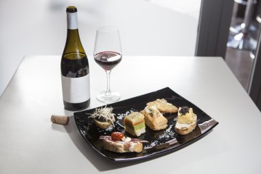 İspanyolca tapas ve kırmızı şarap