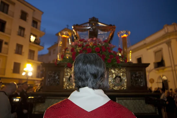 Priester und Karwoche schweben, Spanien — Stockfoto