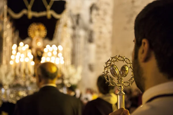 Rückkehr der Karwoche Schwimmer in die Kirche, Karwoche, Spanien — Stockfoto