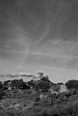 Kırsal ortasında kale