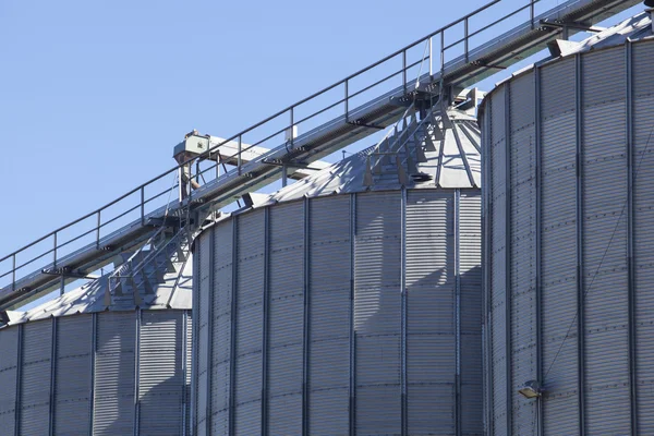 Storage tanks for cereals products