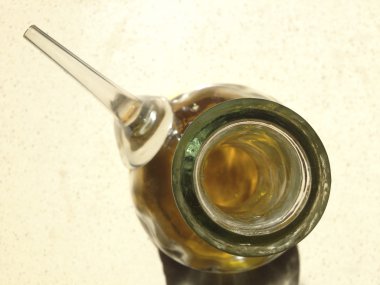 Cam yağ cruet yüksek görünümü