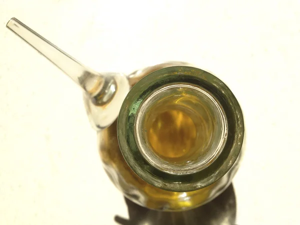 Szkła oleju flaszka widok wysoki — Zdjęcie stockowe
