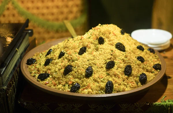 Couscous med torkade plommon — Stockfoto