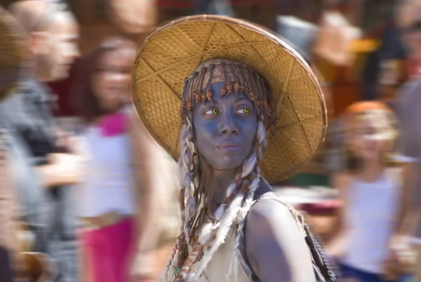 Chica Globin. Participante disfrazado en el Festival de Cultura de Almossasa — Foto de Stock