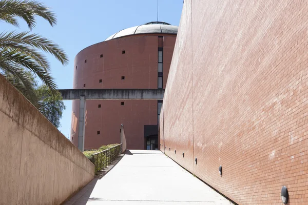 Edifício do Museu MEIAC, rampa de entrada — Fotografia de Stock