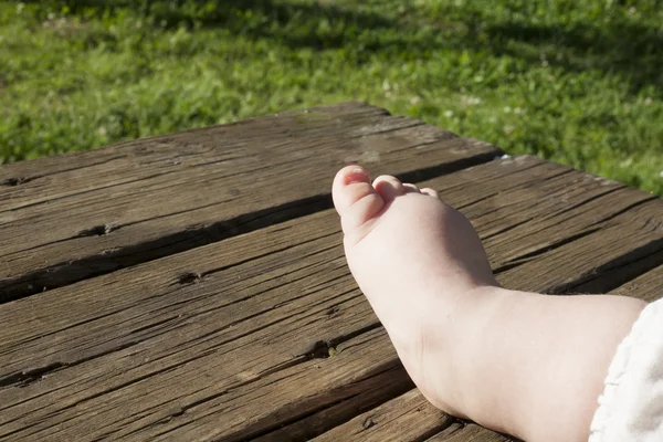 胖胖的裸婴儿脚 — 图库照片