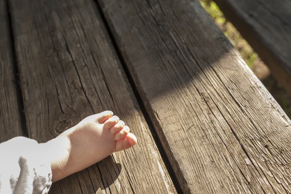 Gordinha nua bebê pés — Fotografia de Stock